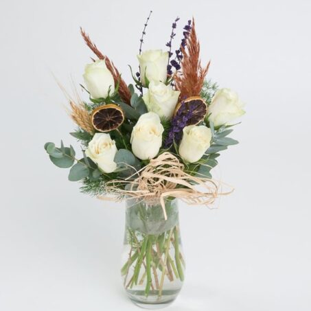 Kristal Cam Vazoda 7'li İthal Beyaz Gül ve Lavanta